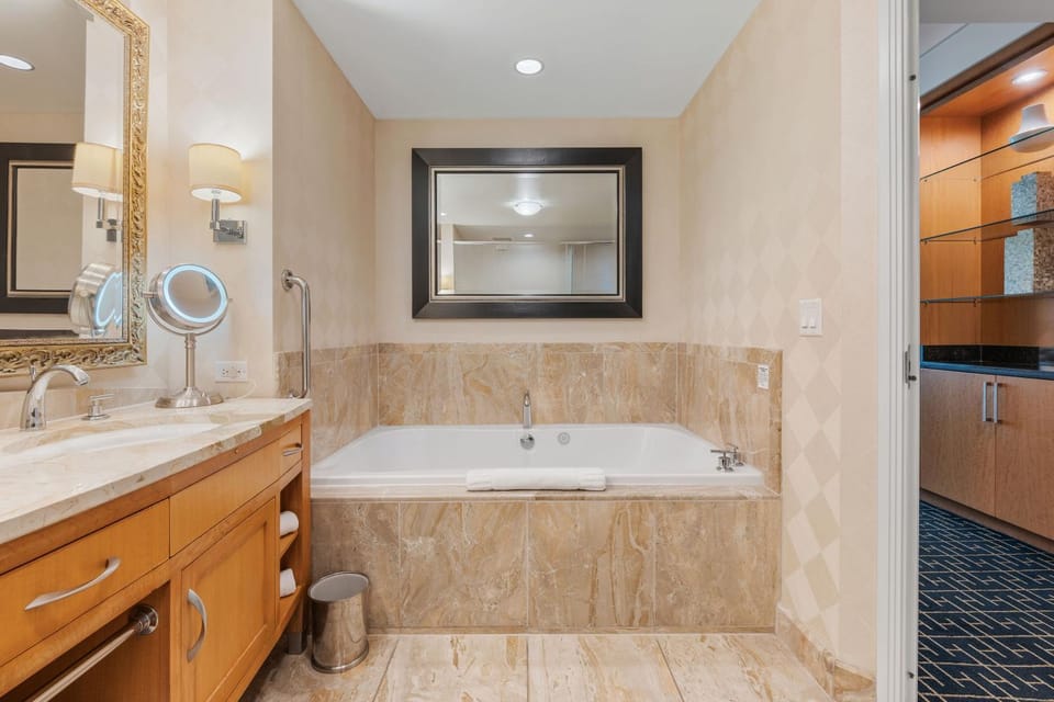 Bathroom, Bath, towels