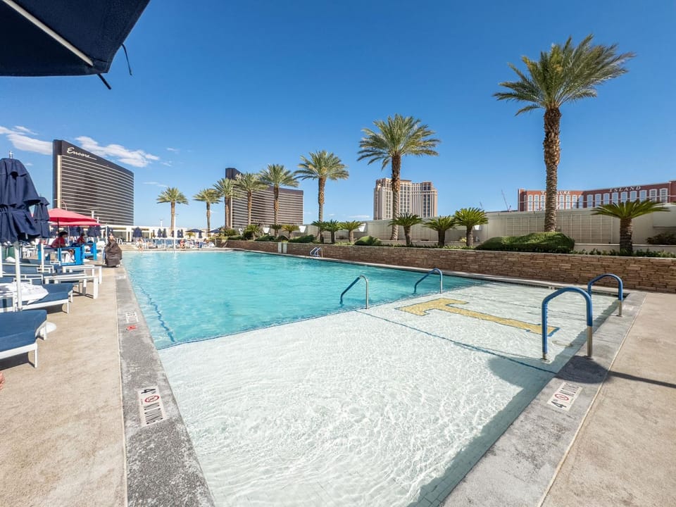 Pool view, Swimming pool, sunbed