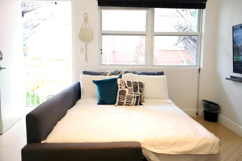 Bed, Living room, Photo of the whole room