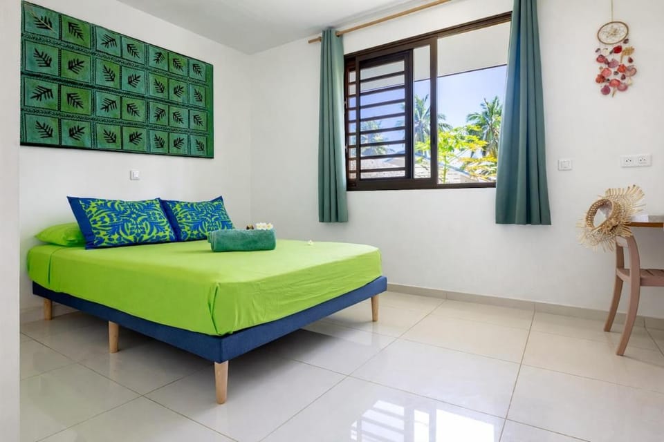 Bed, Photo of the whole room, Seating area, Bedroom, internet, wardrobe, air conditioner