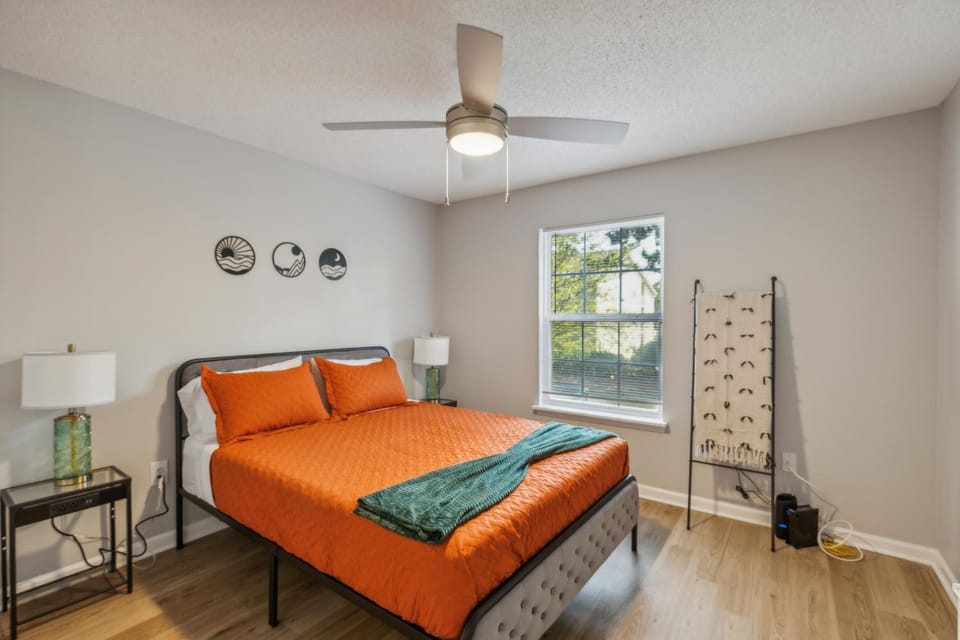 CB 3504-102 Fayetteville Oasis I Modern, Comfy Apartment in Fayetteville