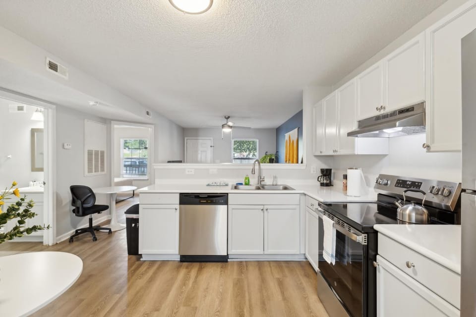 CB 3504-103 Fayetteville Oasis I Modern, Comfy Apartment in Fayetteville