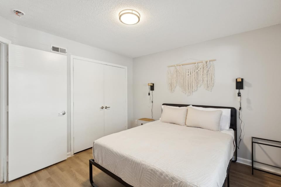 CB 3504-103 Fayetteville Oasis I Modern, Comfy Apartment in Fayetteville