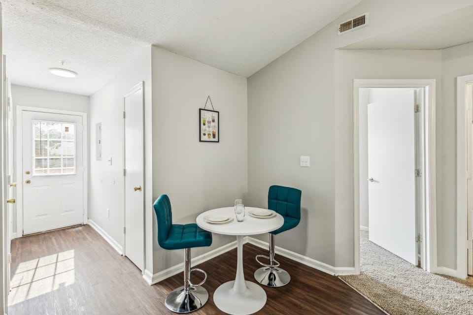 CB 3508-304 Fayetteville Oasis I Modern, Comfy Apartment in Fayetteville