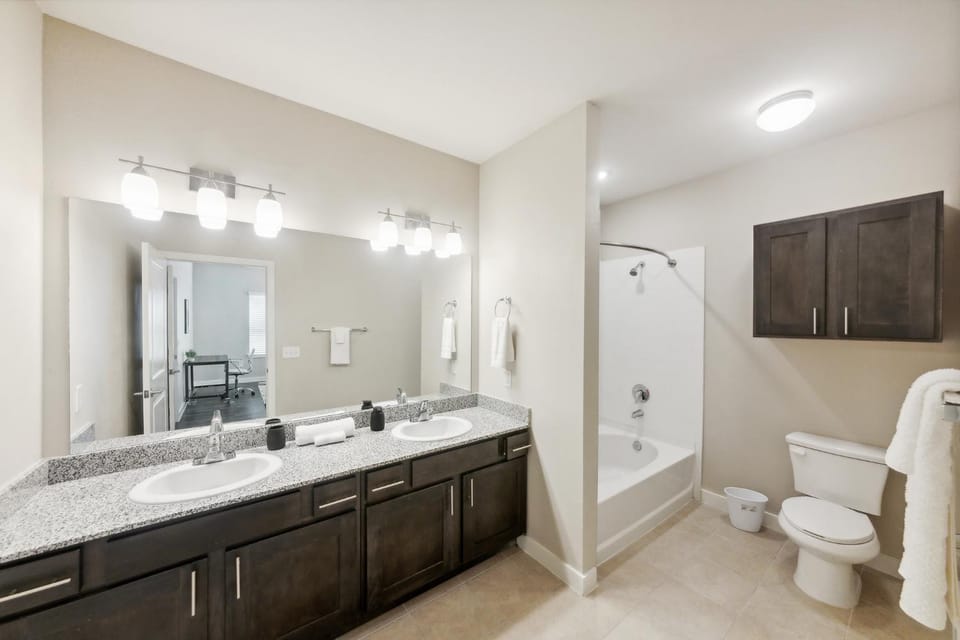 C Creek 10308 I Modern 2Bd Apt I Secure Property Apartment in Houston