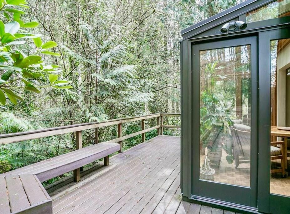 Cozy Portland A-Frame Cabin Cabin in Tigard