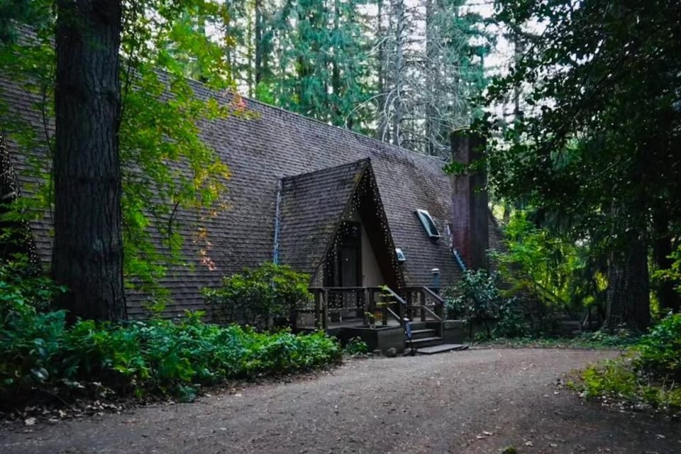 Cozy Portland A-Frame Cabin Cabin in Tigard