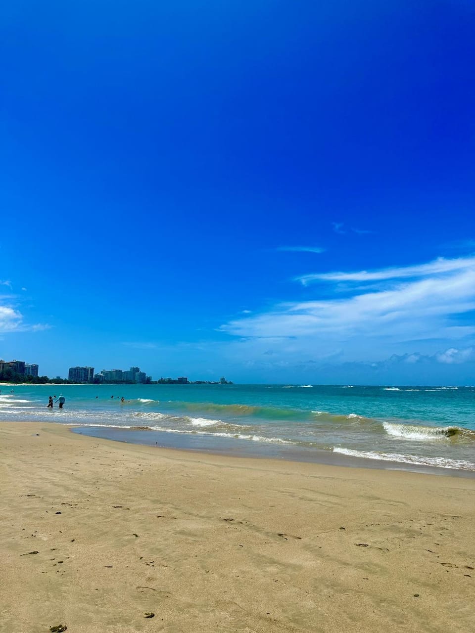 Isla Verde Modern Apartment with Pool Apartment in Carolina