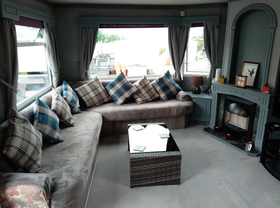 Living room, Seating area, fireplace