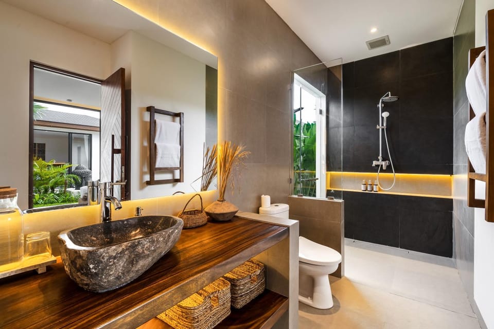 Shower, Toilet, Bathroom, towels