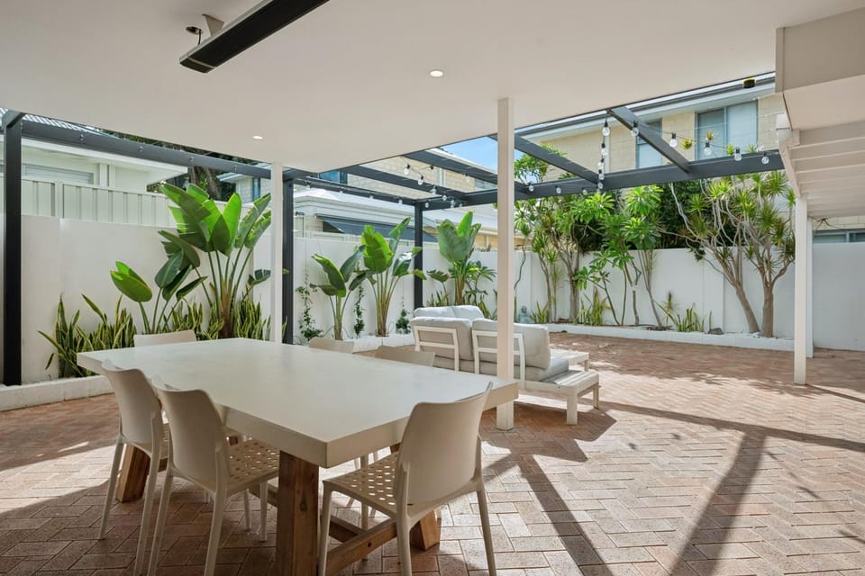Patio, Dining area