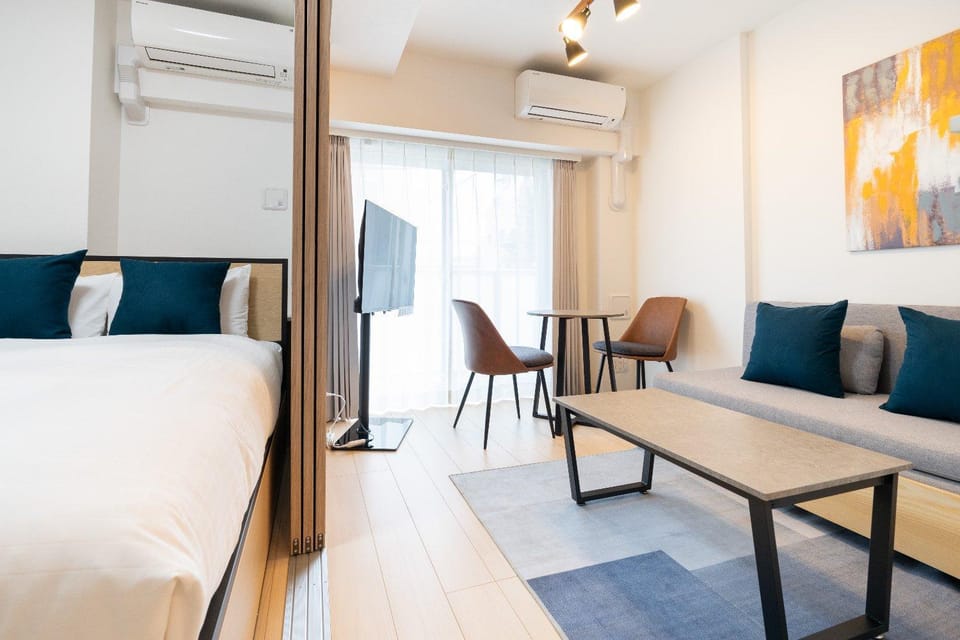 Bed, TV and multimedia, Living room, Seating area