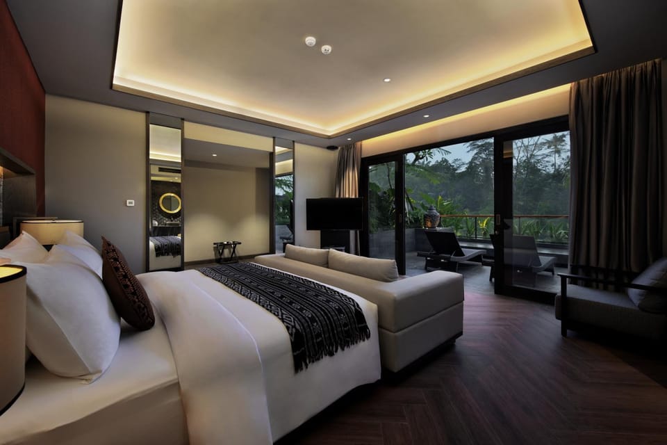 Bed, TV and multimedia, Photo of the whole room