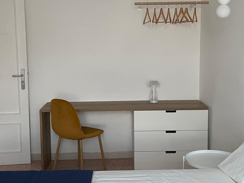 Photo of the whole room, Bedroom