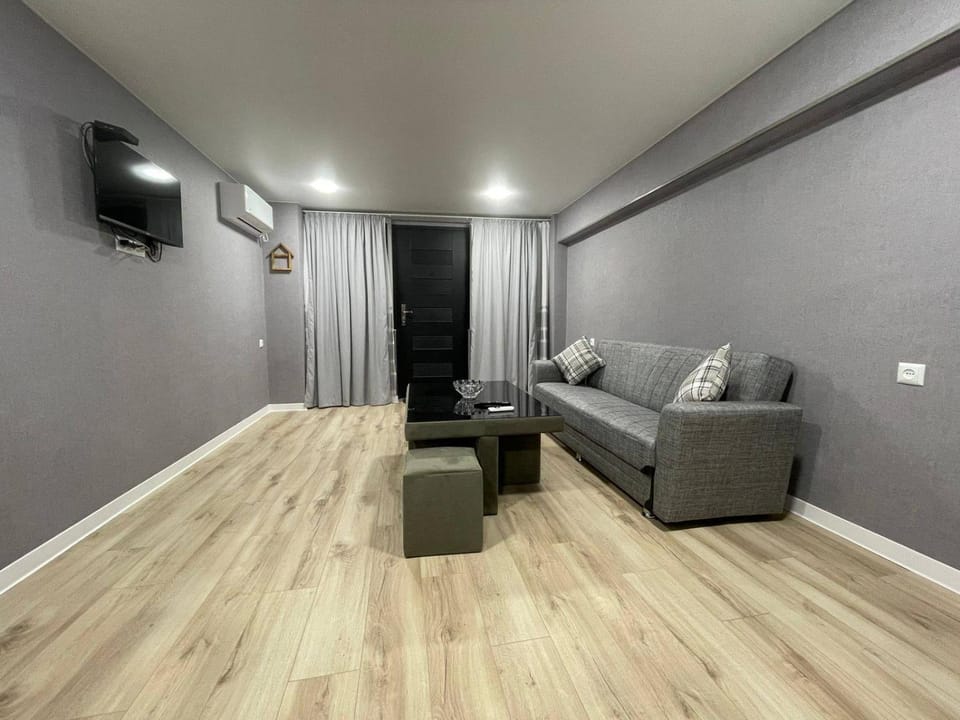 Communal lounge/ TV room, TV and multimedia, Living room, Seating area, Evening entertainment