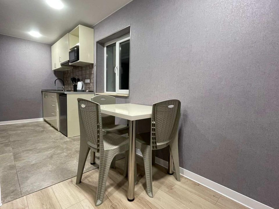 Kitchen or kitchenette, Dining area, pet friendly, stove