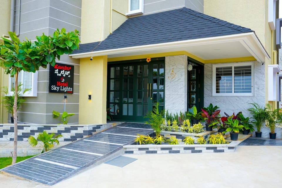 Facade/entrance