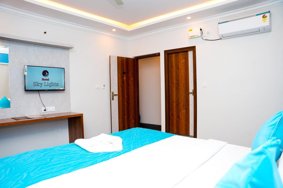 Bed, TV and multimedia, Bedroom, air conditioner
