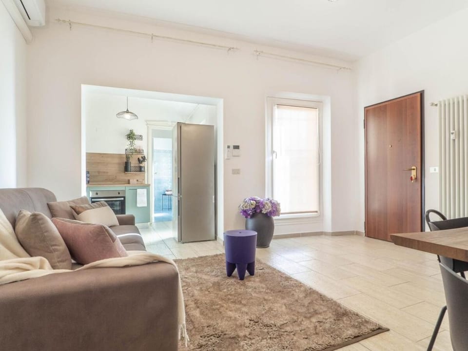 TV and multimedia, Living room, Seating area, air conditioner