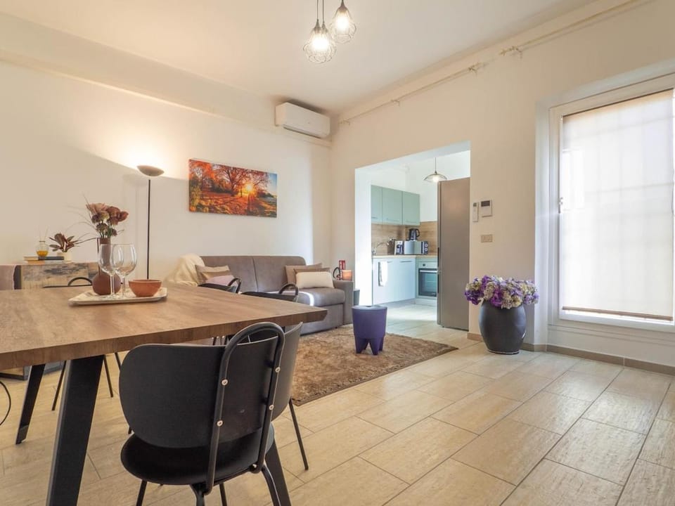 Kitchen or kitchenette, Living room, Seating area, Dining area, air conditioner