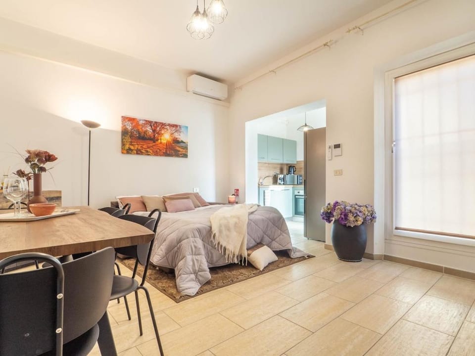Bed, Kitchen or kitchenette, Living room, Photo of the whole room, Seating area, Dining area, air conditioner