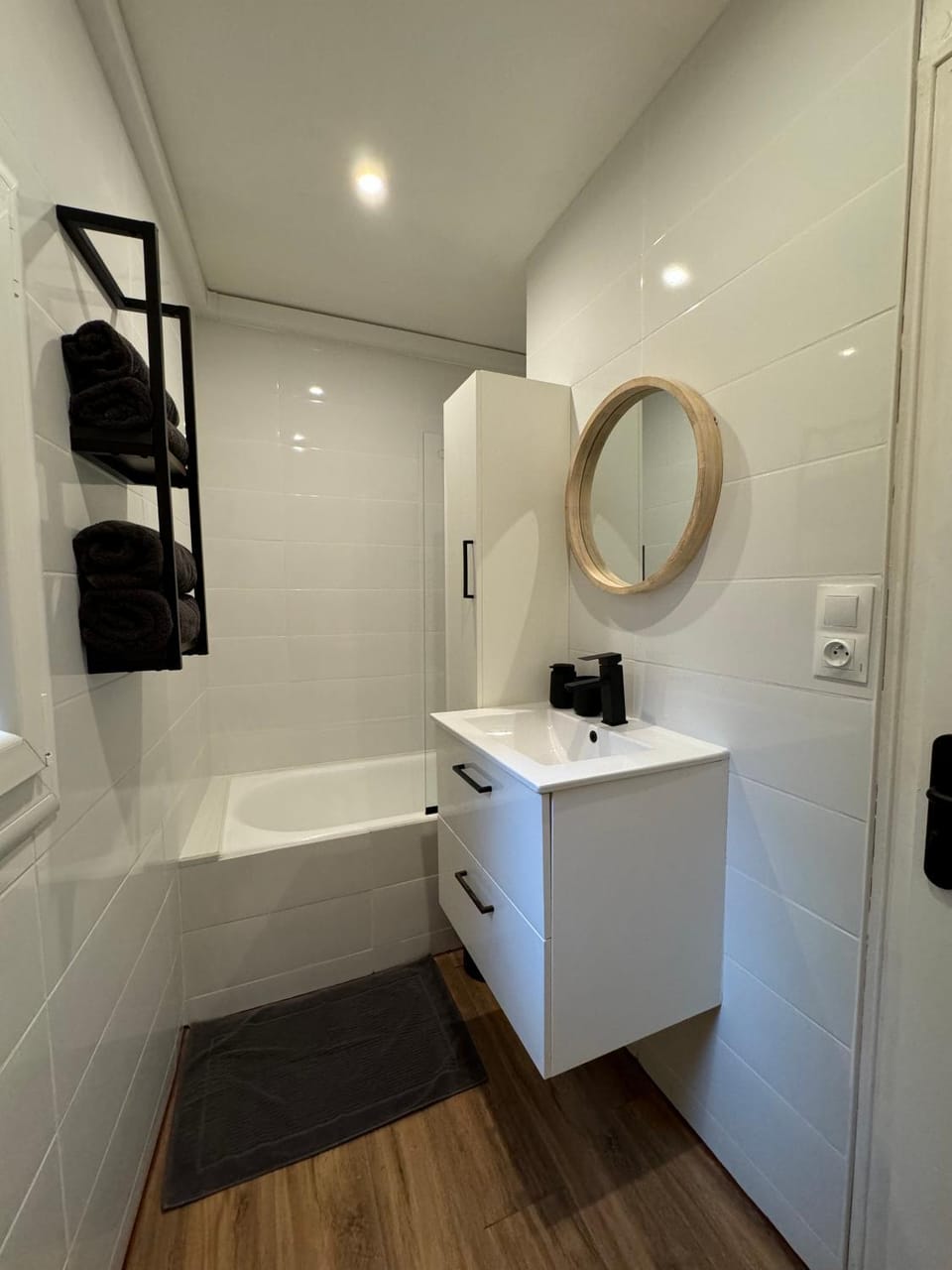 Bathroom, towels