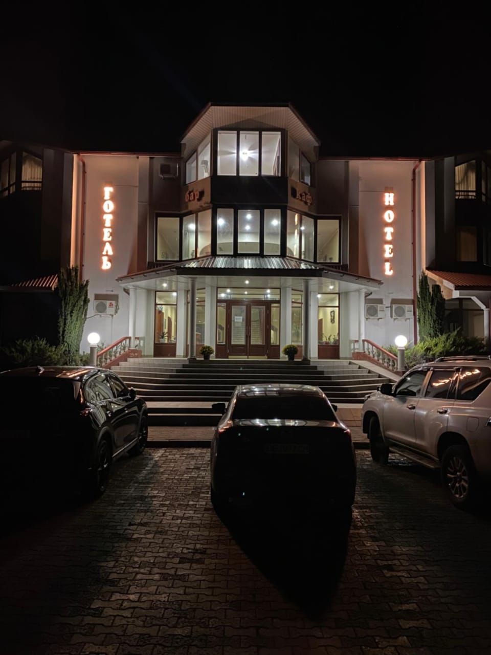 Property building, Facade/entrance, Night
