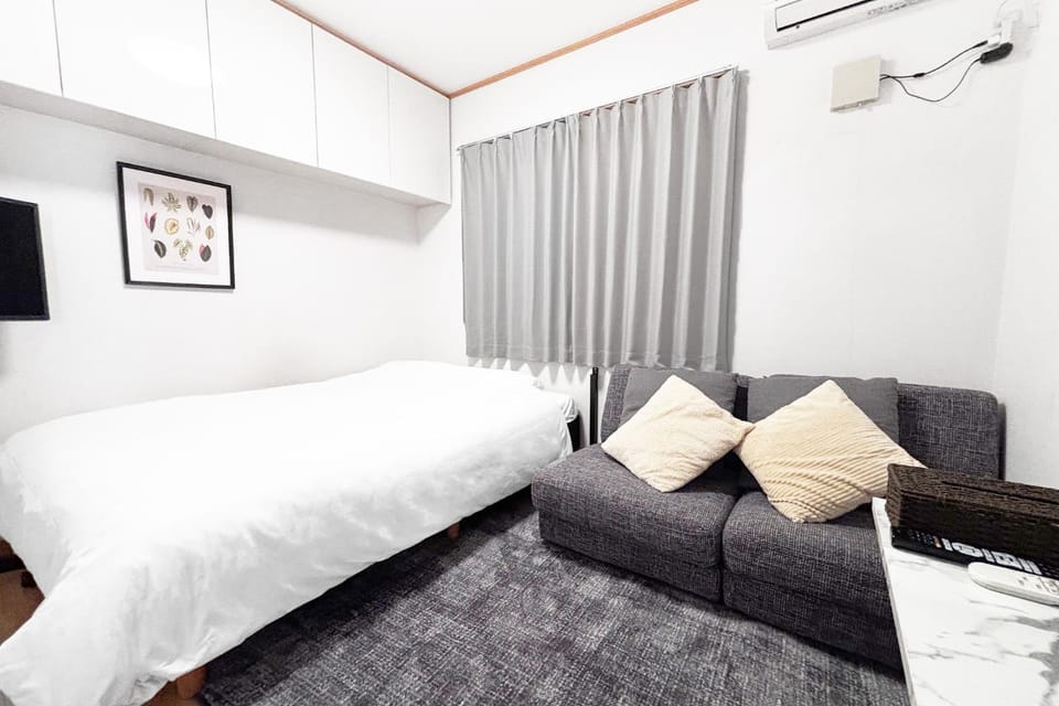 Bed, Photo of the whole room, Seating area, Bedroom, air conditioner