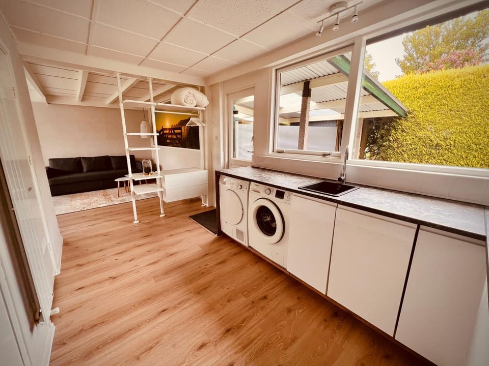 Kitchen or kitchenette, Living room, washing machine, dryer