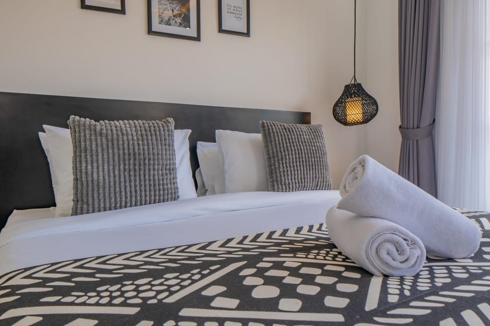 Bed, Bedroom, Pool view, air conditioner