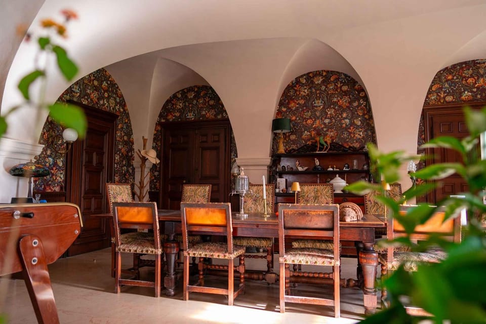 Communal lounge/ TV room, Breakfast