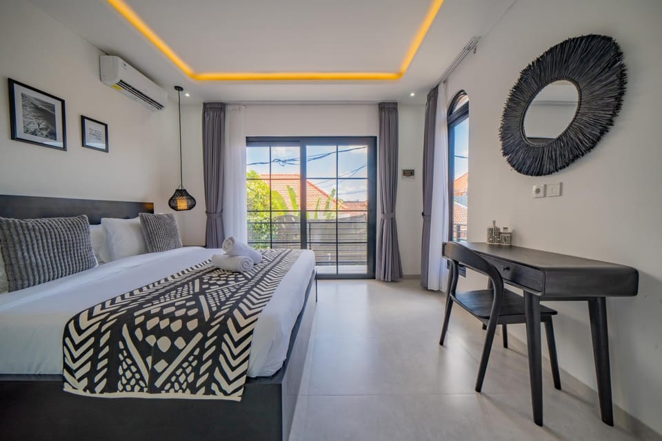 Bed, Seating area, Bedroom, Pool view, air conditioner