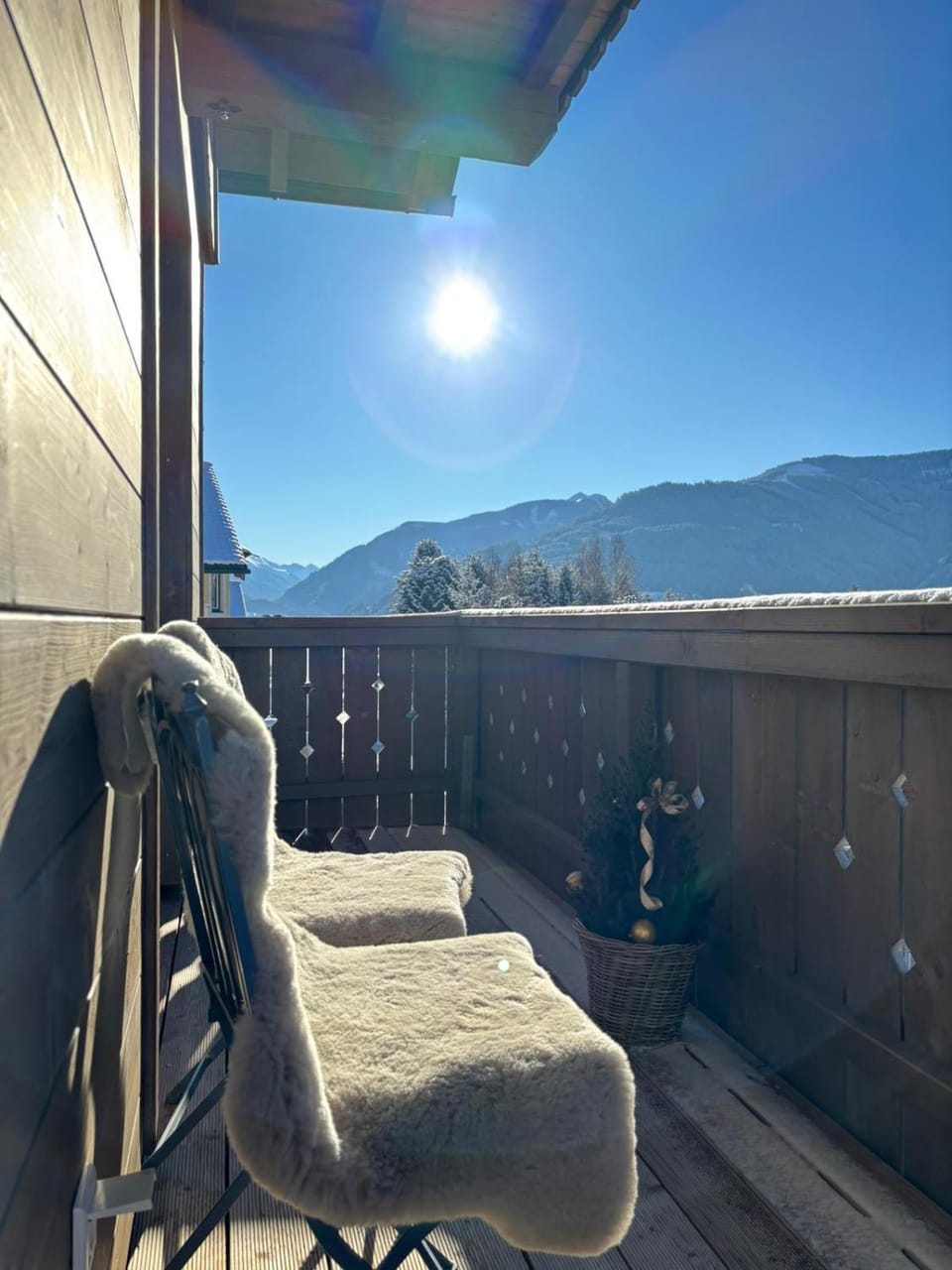 View (from property/room), Balcony/Terrace, Mountain view, sunbed