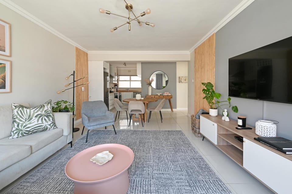 Modern Apt with Beautiful Views and Short Walk to Beach Apartment in Sea Point