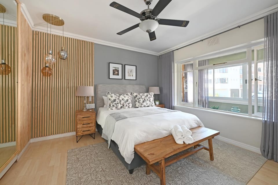 Modern Apt with Beautiful Views and Short Walk to Beach Apartment in Sea Point