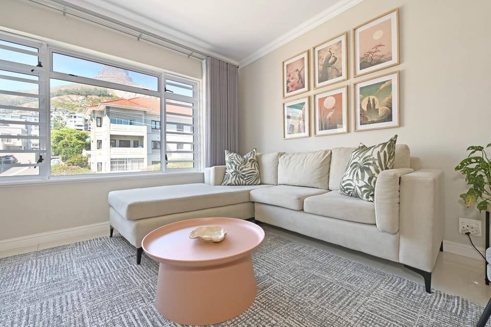 Modern Apt with Beautiful Views and Short Walk to Beach Apartment in Sea Point