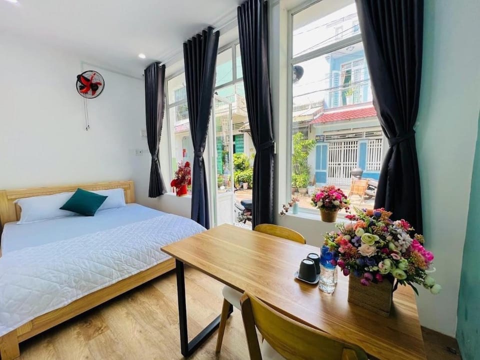 Bed, View (from property/room), Balcony/Terrace, Living room, Photo of the whole room, Seating area, Dining area, Bedroom