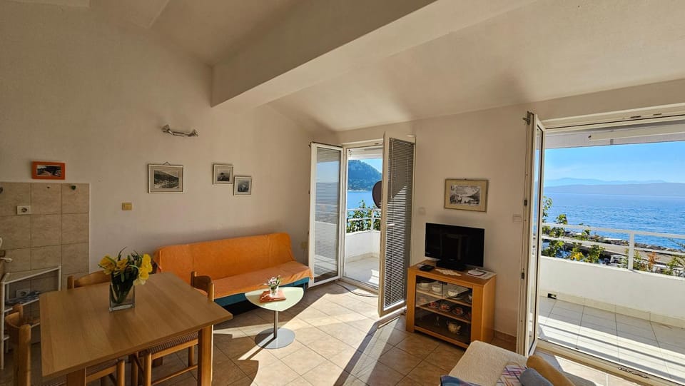TV and multimedia, Balcony/Terrace, Living room, Dining area, Sea view