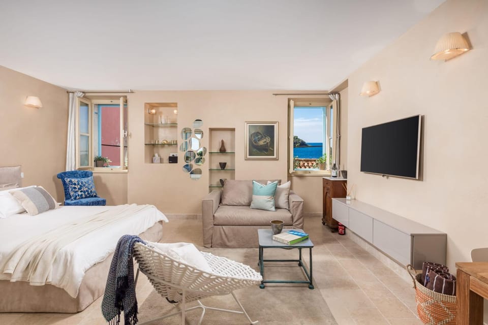 Bed, TV and multimedia, Photo of the whole room, Seating area