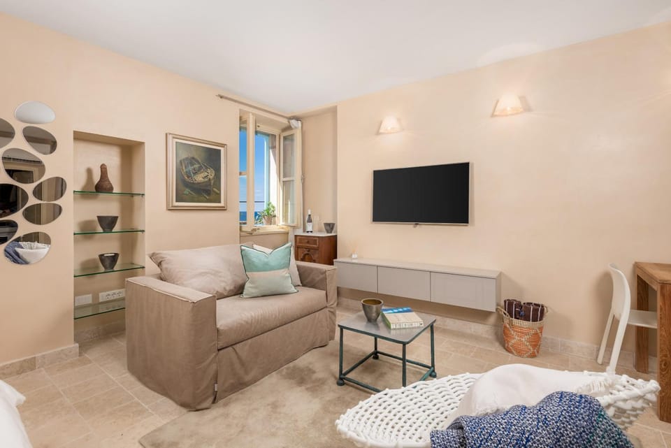 TV and multimedia, Seating area
