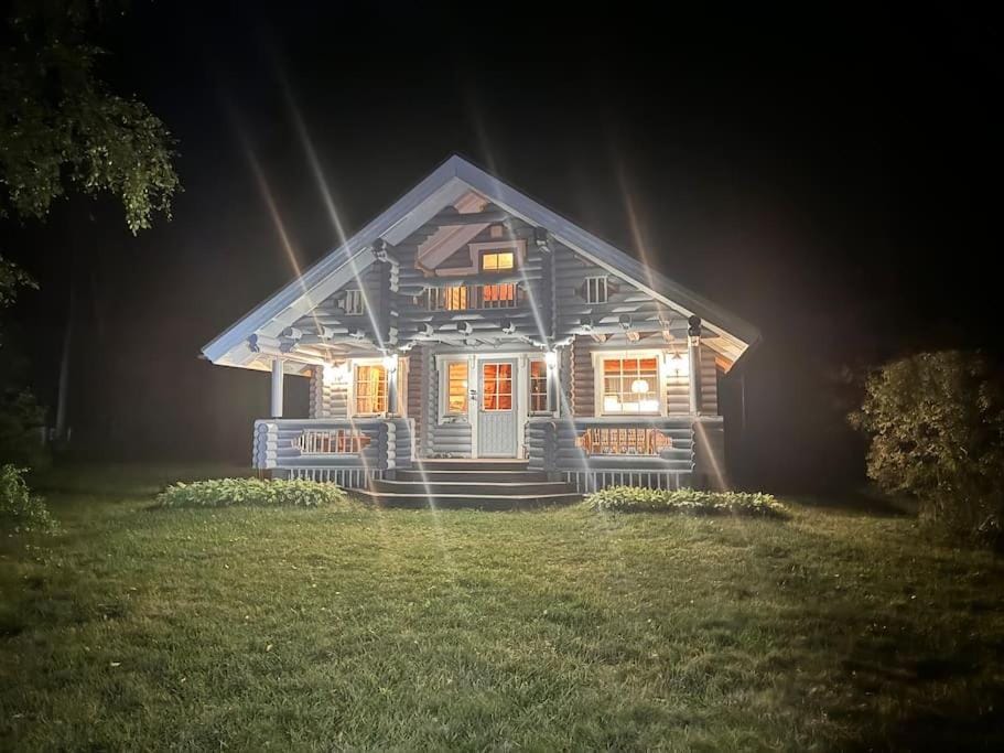 LIHAPULLIA Lac, sauna, plage privée, deux chalets rien que pour vous House in Finland