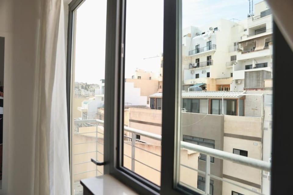 Property building, Day, View (from property/room), Balcony/Terrace, City view