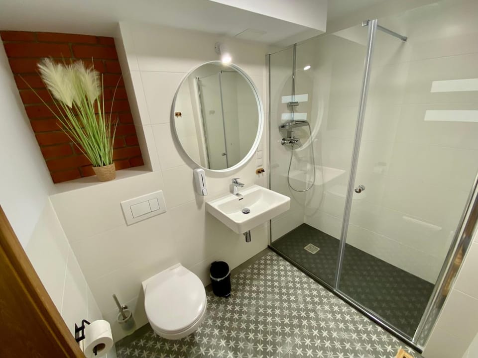 Toilet, Bathroom, towels