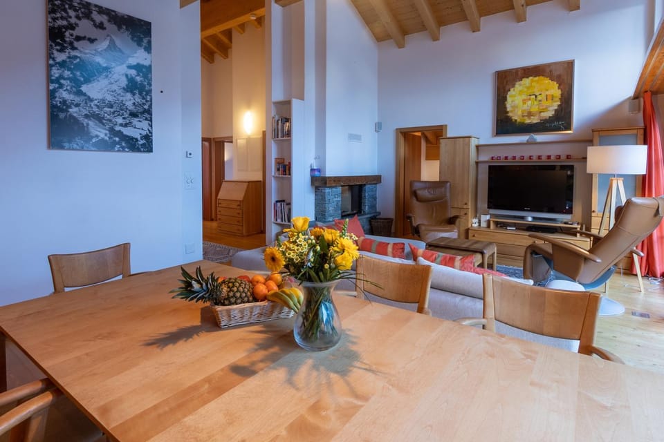 TV and multimedia, Dining area