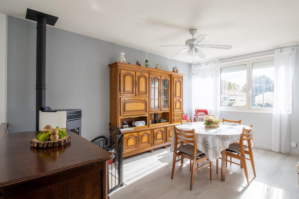 Property building, Kitchen or kitchenette, Living room