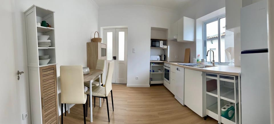 Kitchen or kitchenette, Seating area, Dining area, dishwasher, oven, stove