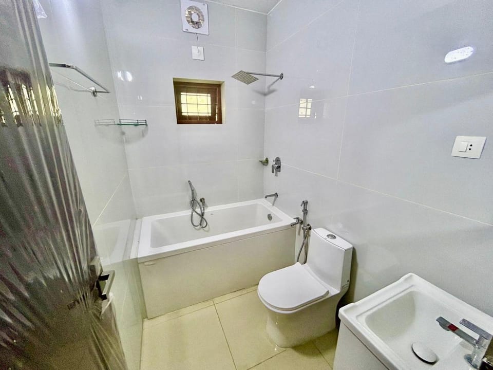 Shower, Toilet, Bathroom, Bath