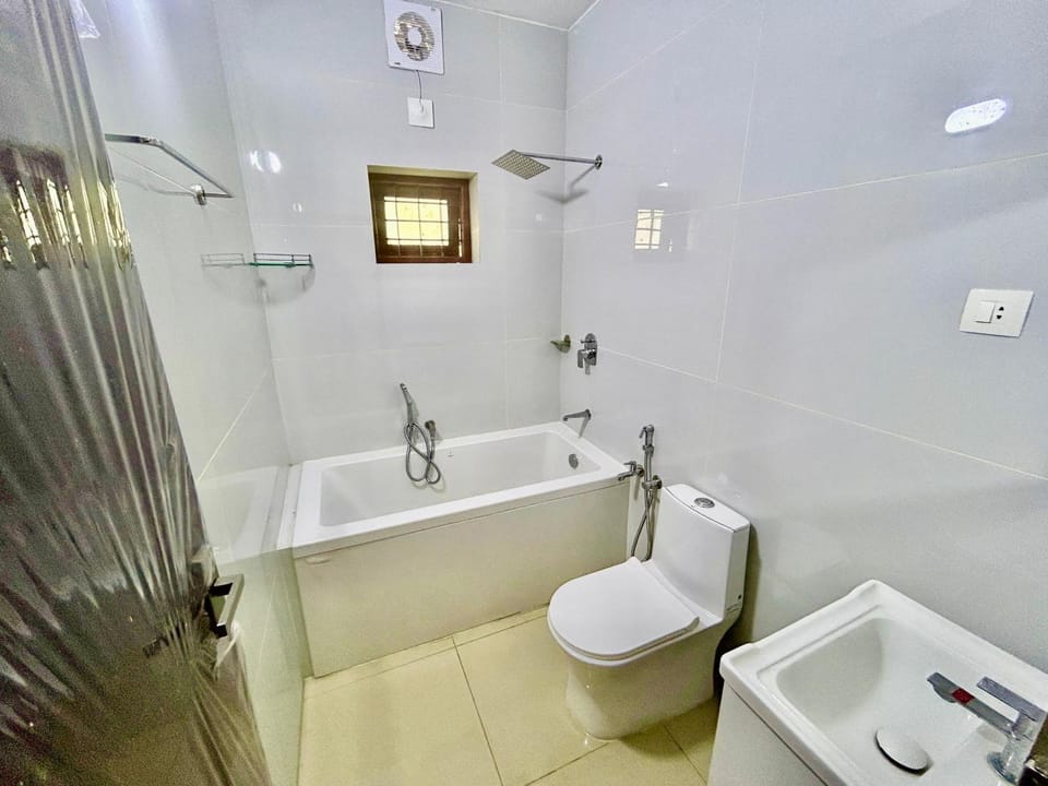 Shower, Toilet, Bathroom, Bath