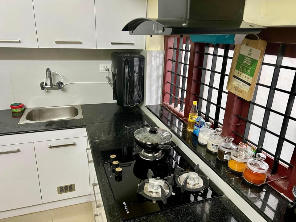 Coffee/tea facilities, Kitchen or kitchenette, Food and drinks, Food, stove