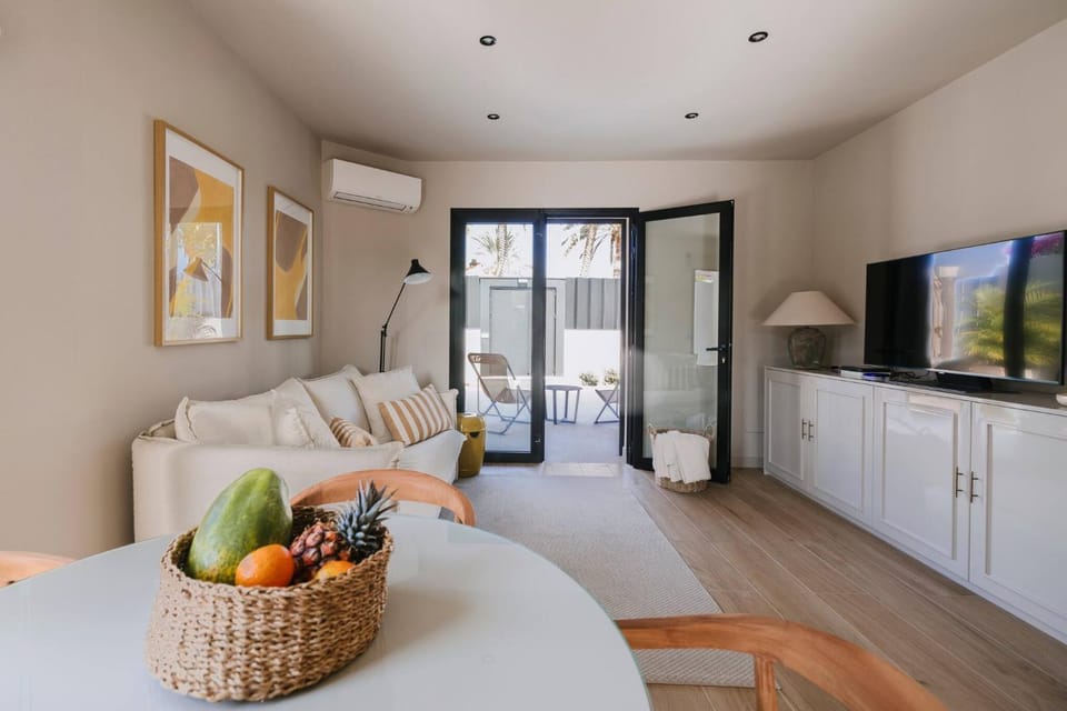 Communal lounge/ TV room, Living room